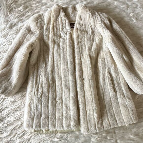 Jordache Vintage Faux Fur Glam Winter Mid-Length Coat in Ivory - Picture 5 of 8